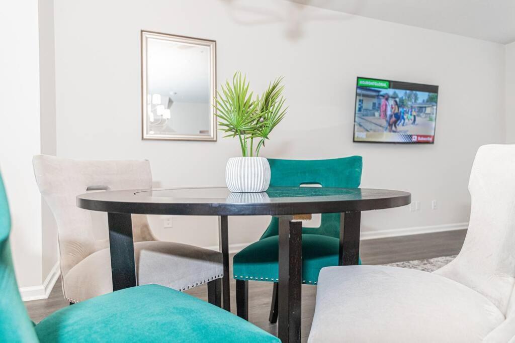 New Spacious 3 Bedroom Suite Garage Parking Free Wi-Fi Office Space And Patio View دولوث المظهر الخارجي الصورة